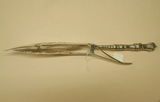 Double-bladed fish server