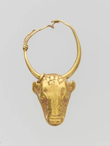 Gold pendant in the form of a bull's head