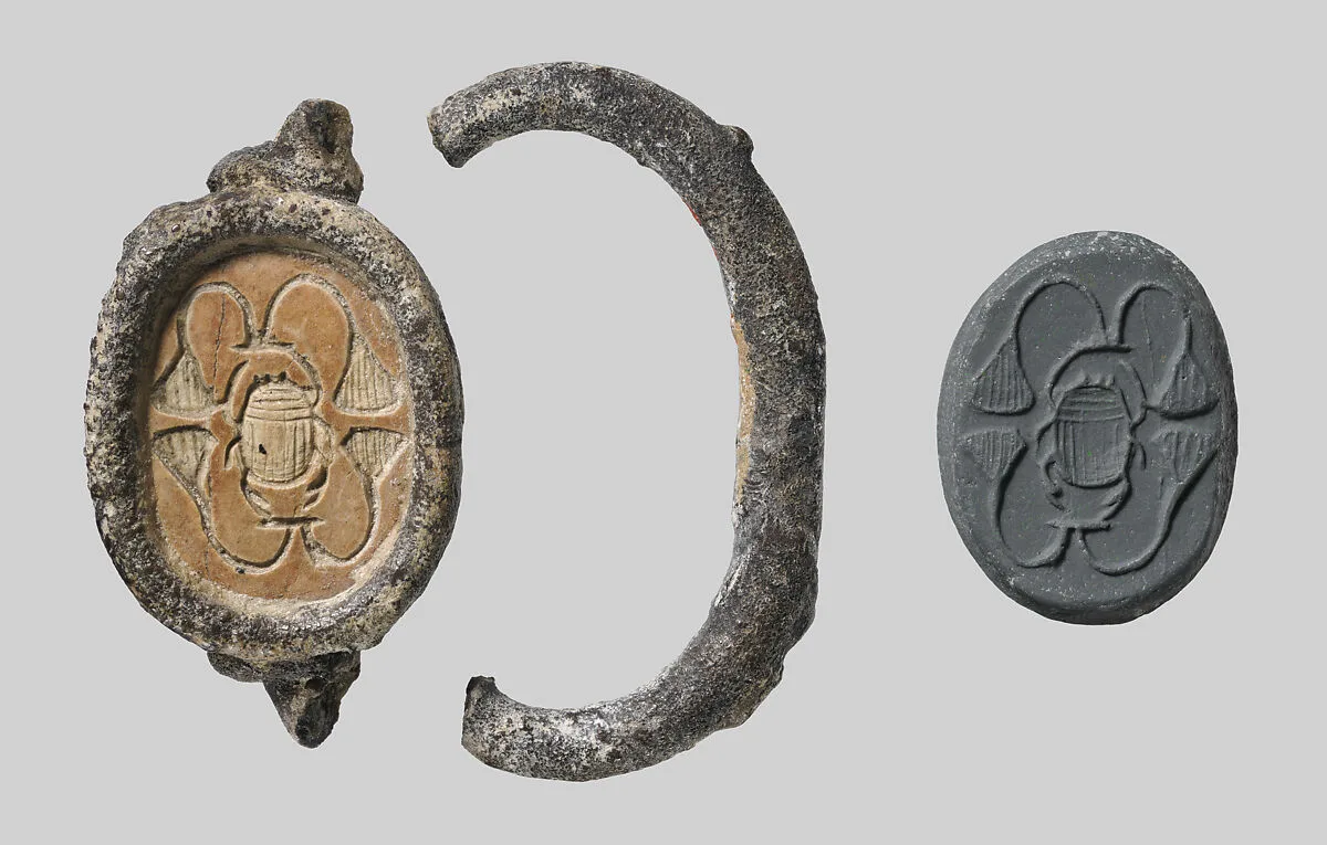 Silver pendant ring with scarab — Unknown