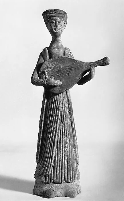 隋 陶持琵琶女楽伎俑|Female musician with a lute — Unknown