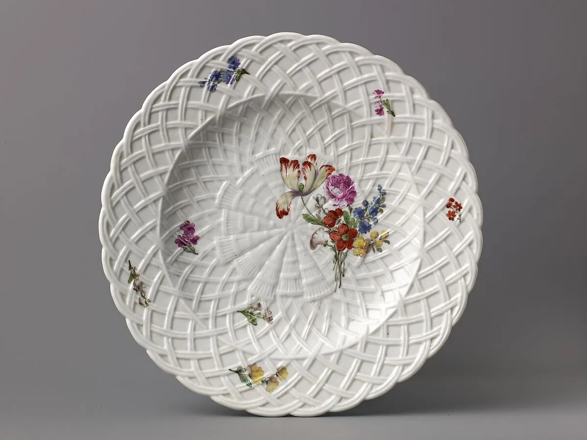 Nine dessert plates — Unknown