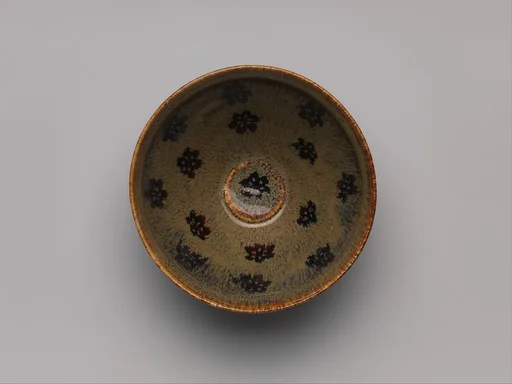 南宋 吉州窯褐釉剪紙貼花碗|Tea bowl with decoration of six-petaled flowers