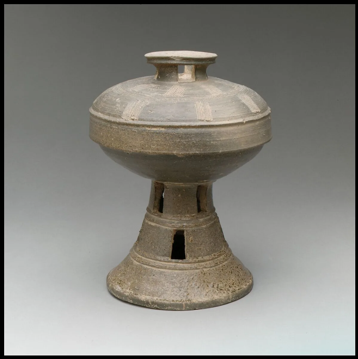 뚜껑 있는 굽다리 접시 삼국 신라|有蓋高杯 三國 新羅|Pedestal dish with cover — Unknown