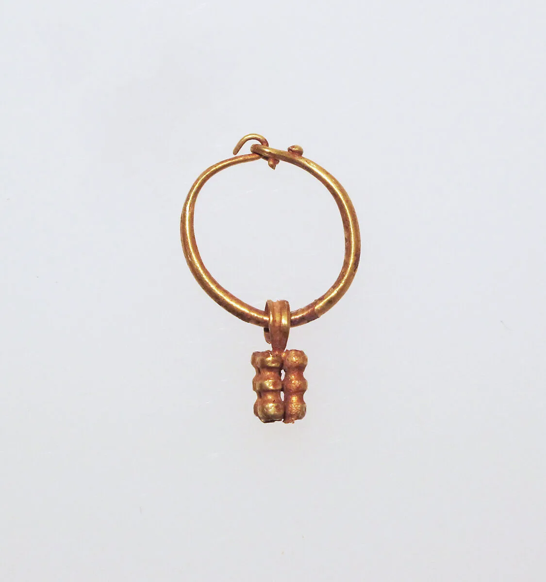 Earring with pendant — Unknown