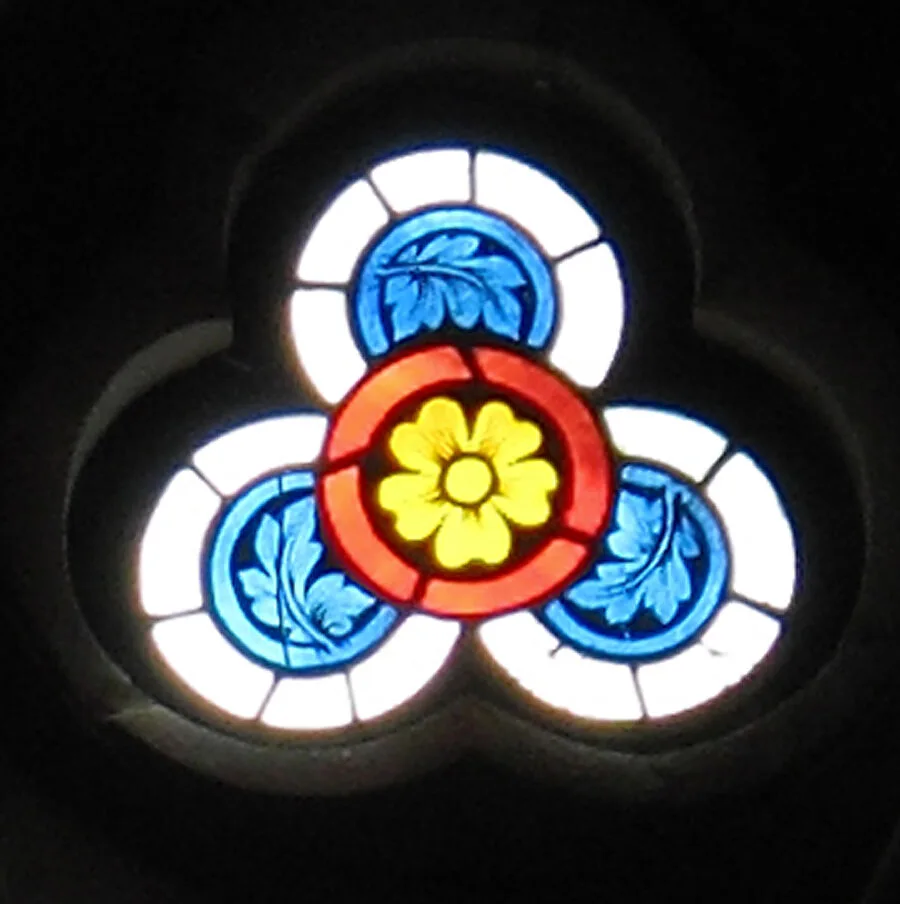 Trefoil-shaped Tracery Light — Unknown
