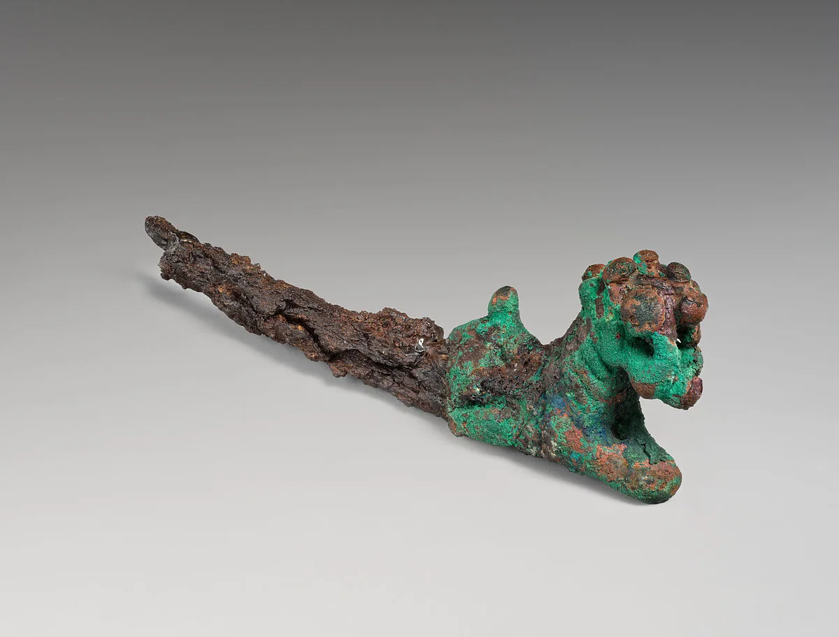 Pin in the form of a lion — Unknown
