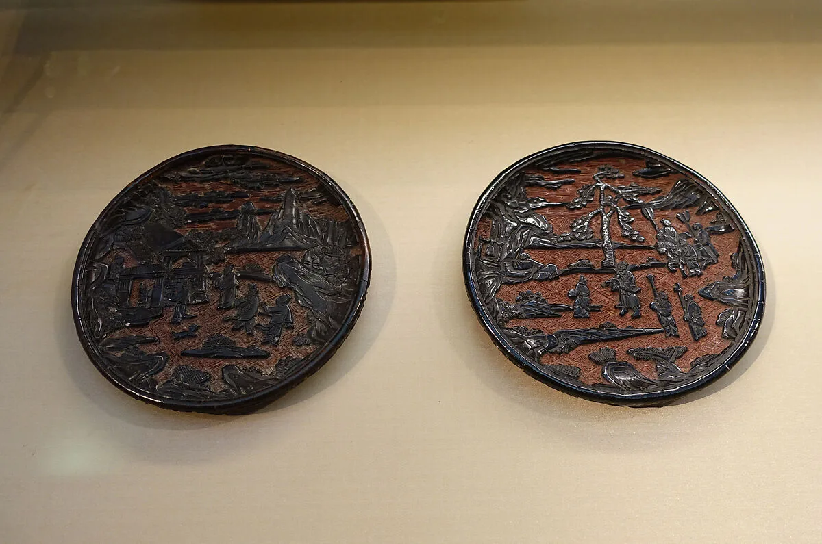 元末明初 剔黑三國故事圖漆盤一對|Pair of dishes with scenes from Romance of the Three Kingdoms — Unknown