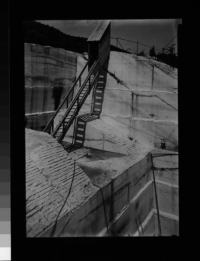 [Quarry Landing with Ladder]