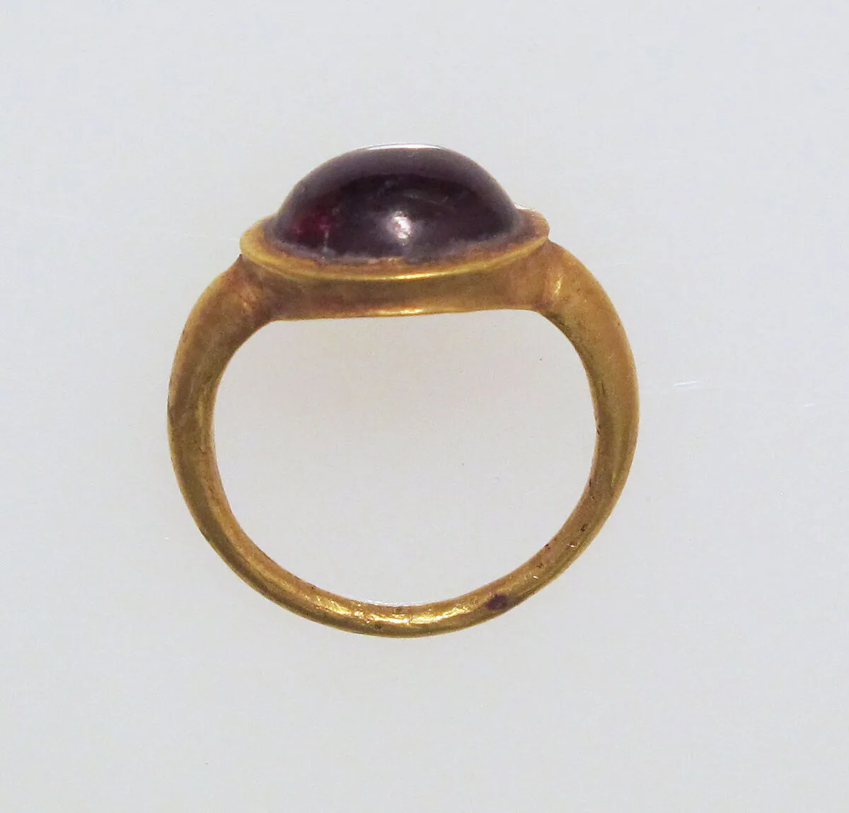 Ring with carbuncle — Unknown