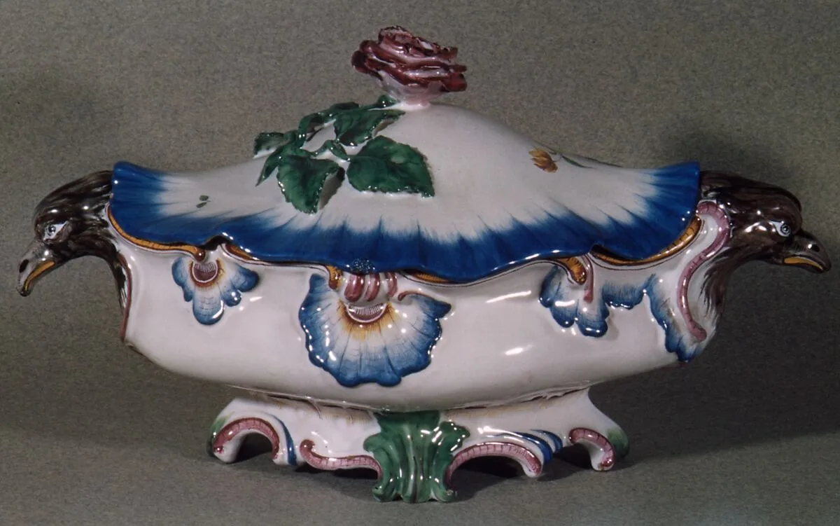Tureen with cover — Paul Hannong