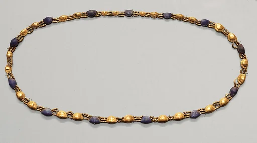 Girdle with gold and lapis wallet-shaped beads