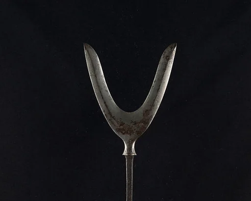 Arrowhead (<i>Yanone</i>)
