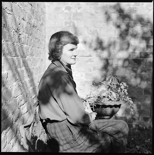 [131 Portraits and Studies: Eliza Parkinson and Her Daughter at Saunderstown, Rhode Island, Fisher's Island, New York (108) and Façade Details (9)]