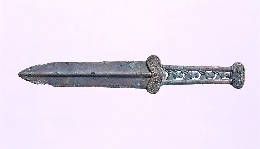 四驢紋青銅短劍|Short Sword with Four Kulans' Heads on the Handle — Unknown