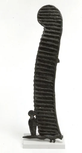 Attachment feather for a large crown