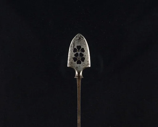 Arrowhead (<i>Yanone</i>)