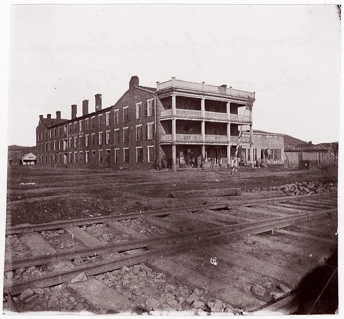 Crutchfield House, Chattanooga, Tennessee — George N. Barnard|Mathew B. Brady