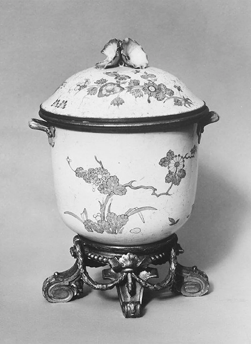 Bowl with cover — Chantilly
