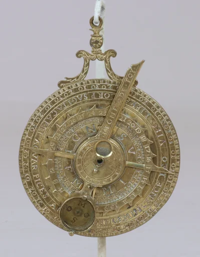 Portable horizontal nocturnal sundial and altitude sundial