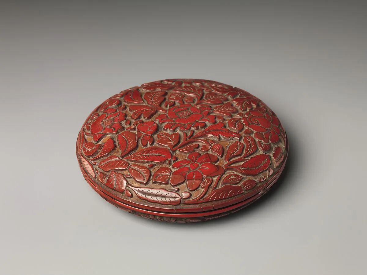 椿堆朱香合|Incense Box (Kōgō) with Camellias — Unknown