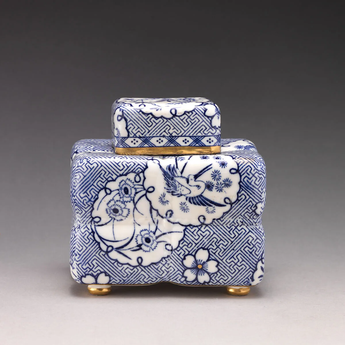 Tea caddy in the form of a tea bundle — Minton(s)