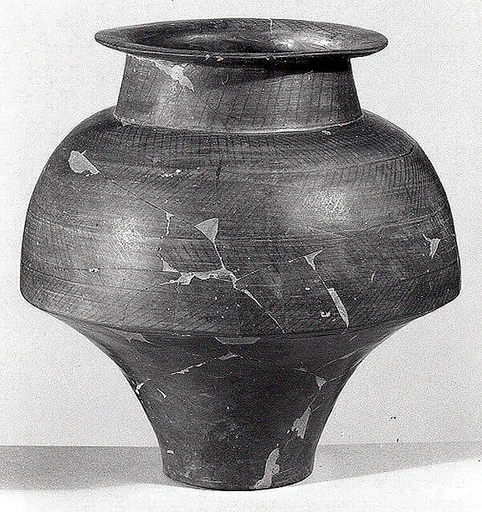 Carinated vase