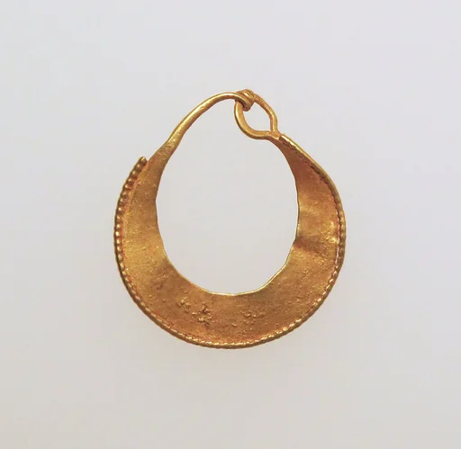 Earring, crescent-shaped