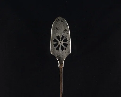 Arrowhead (<i>Yanone</i>)