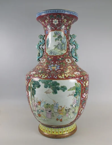 清乾隆 景德鎮窯粉彩錦地開光嬰戯圖大瓶|Vase with children at play and scholars in gathering