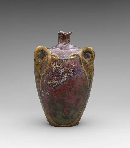 Vase with vines