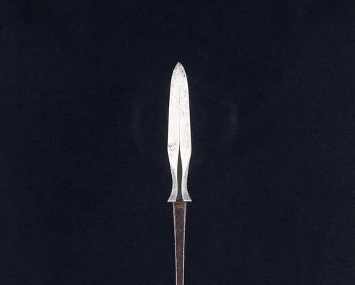 Arrowhead (<i>Yanone</i>)