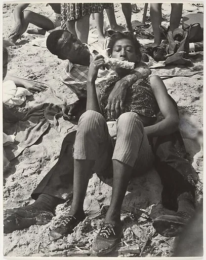 [Beach Scene: Couple Eating Corn on the Cob, Coney Island, New York]