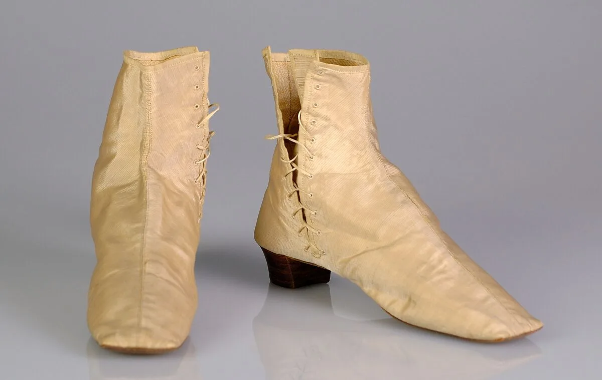 Walking boots — Unknown