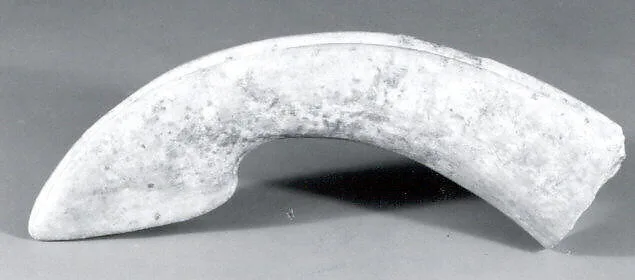 Curved spout — Unknown