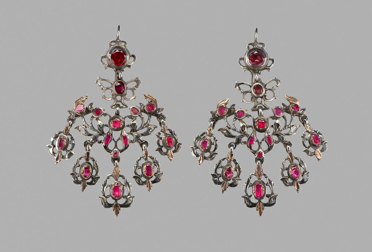 Pair of earrings (part of a set) — Unknown
