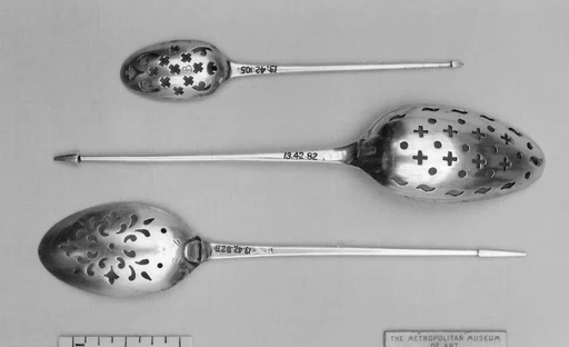 Strainer spoon