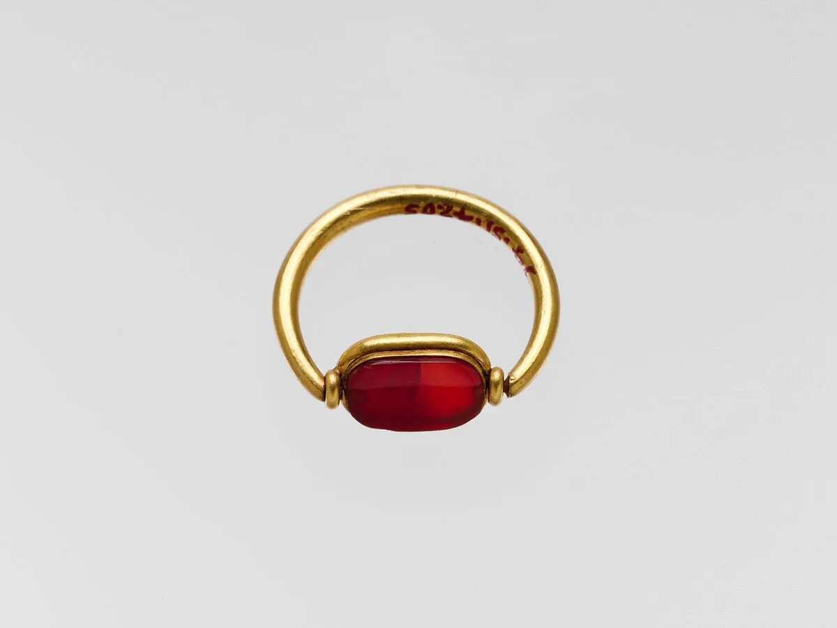 Gold ring with carnelian ring stone — Unknown
