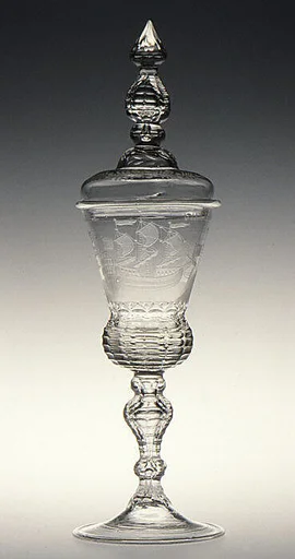 Standing cup with cover