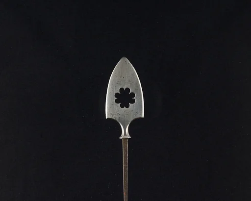 Arrowhead (<i>Yanone</i>)