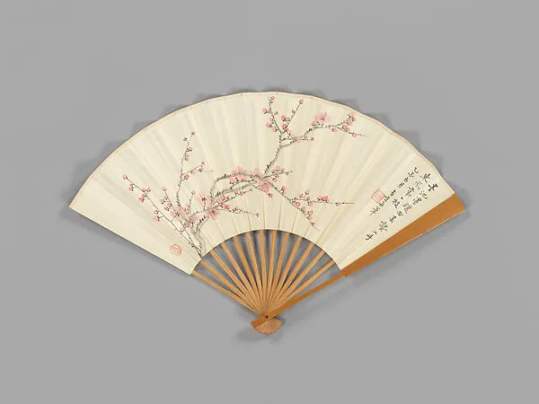 現代 高時豐 行書節錄張庚文、紅梅圖 金西厓刻扇骨竹雀圖、葡萄圖 成扇|Carved fan, branches of blossoming plum and calligraphy — Gao Shifeng|Jin Xiya