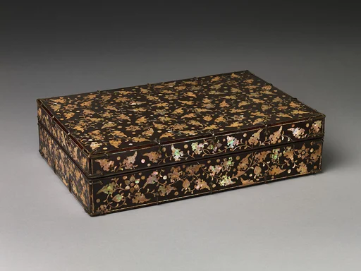 나전 칠 모란 넝쿨 무늬 서류함 조선|螺鈿漆牡丹唐草文書類函 朝鮮|Stationery box decorated with peony scrolls