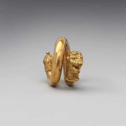 Gold and copper alloy spiral with lion-head terminal