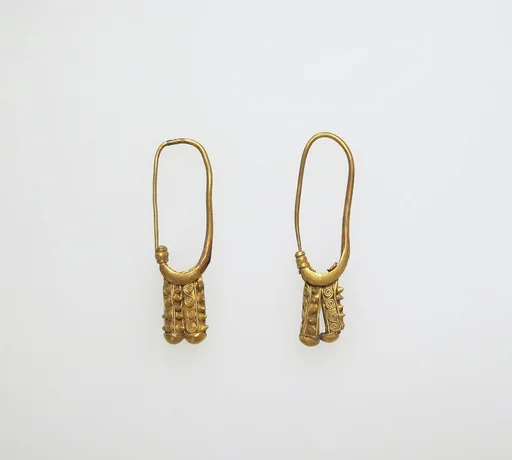 Earring, boat-shaped