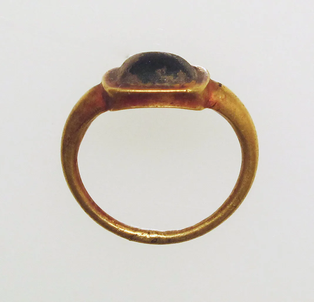 Ring with glass bezel — Unknown