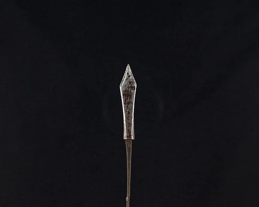 Arrowhead (<i>Yanone</i>)