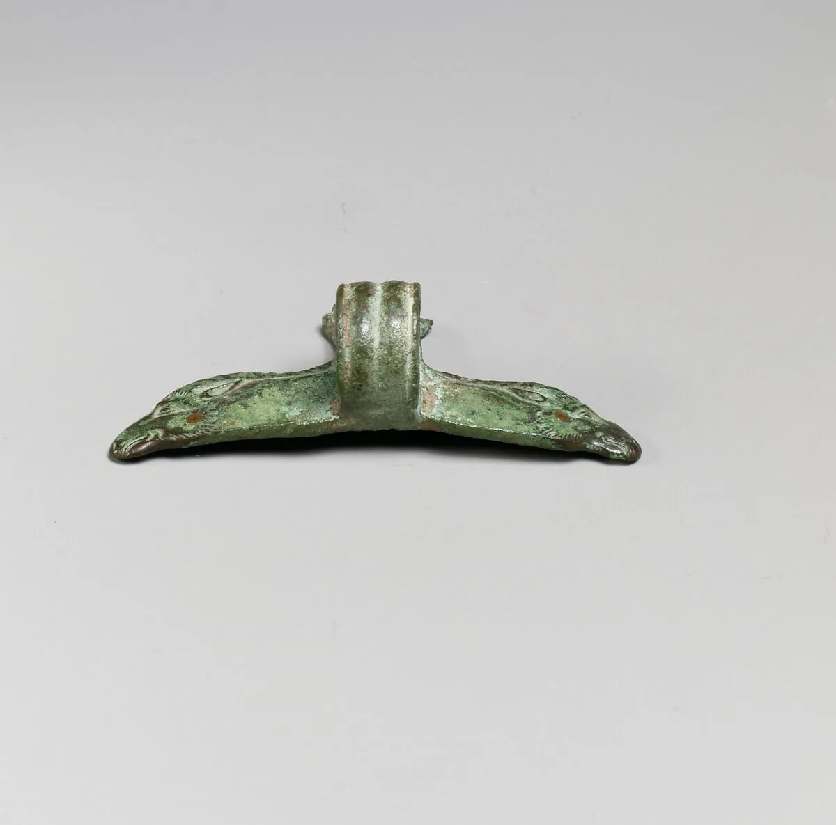 Bronze handle attachment with antelope heads — Unknown