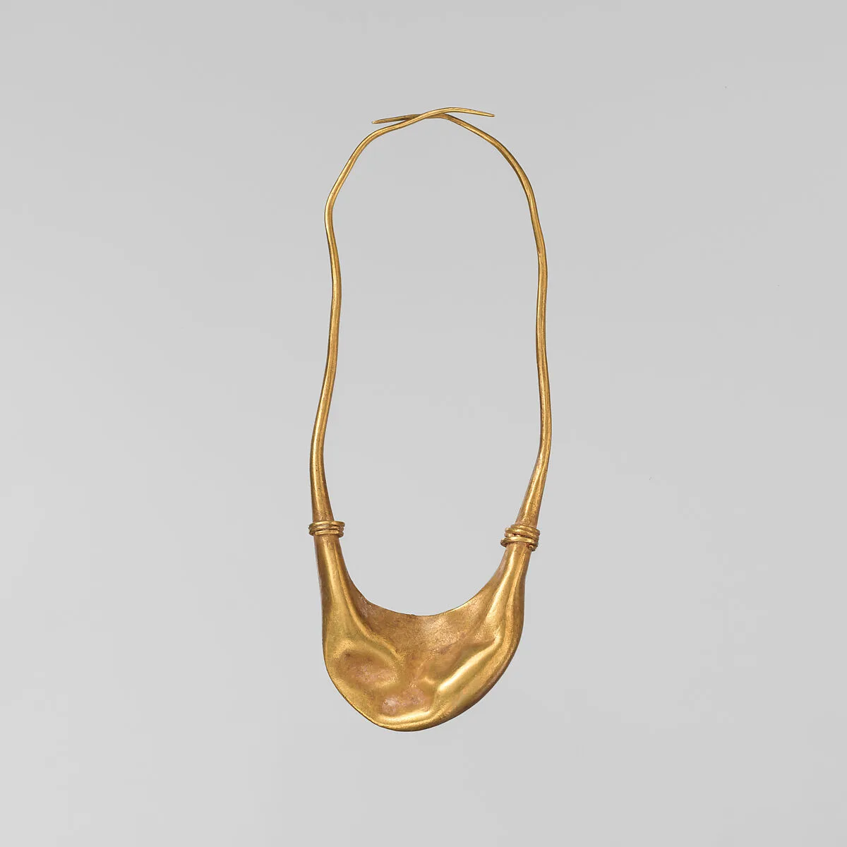 Gold boat-shaped earring — Unknown