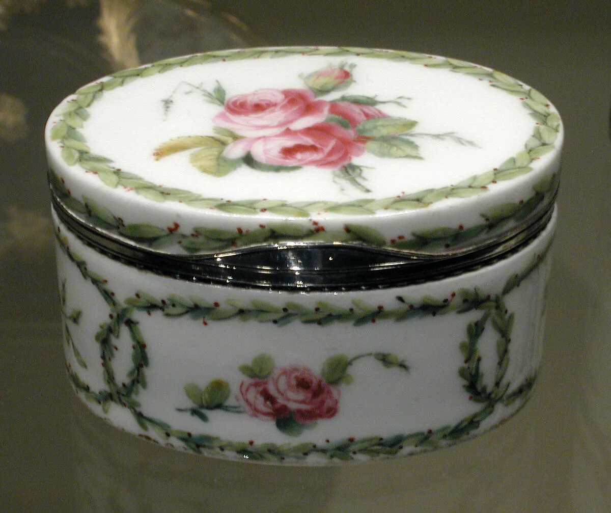 Snuffbox — Sèvres Manufactory