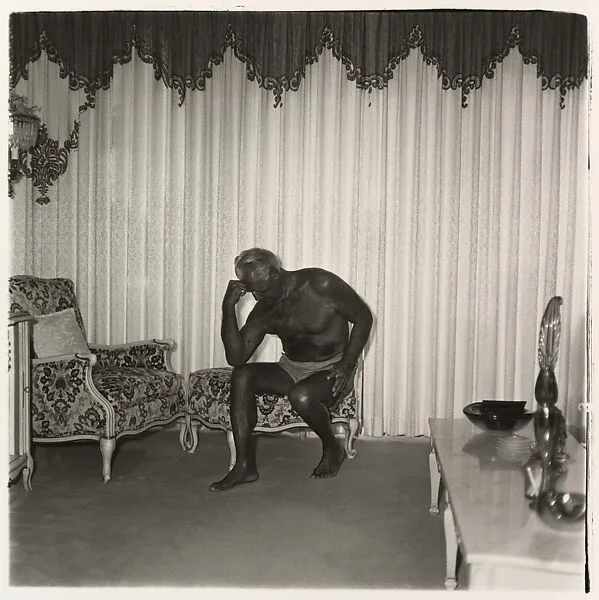 Charles Atlas seated in his Palm Beach home, Florida — Neil Selkirk|Diane Arbus