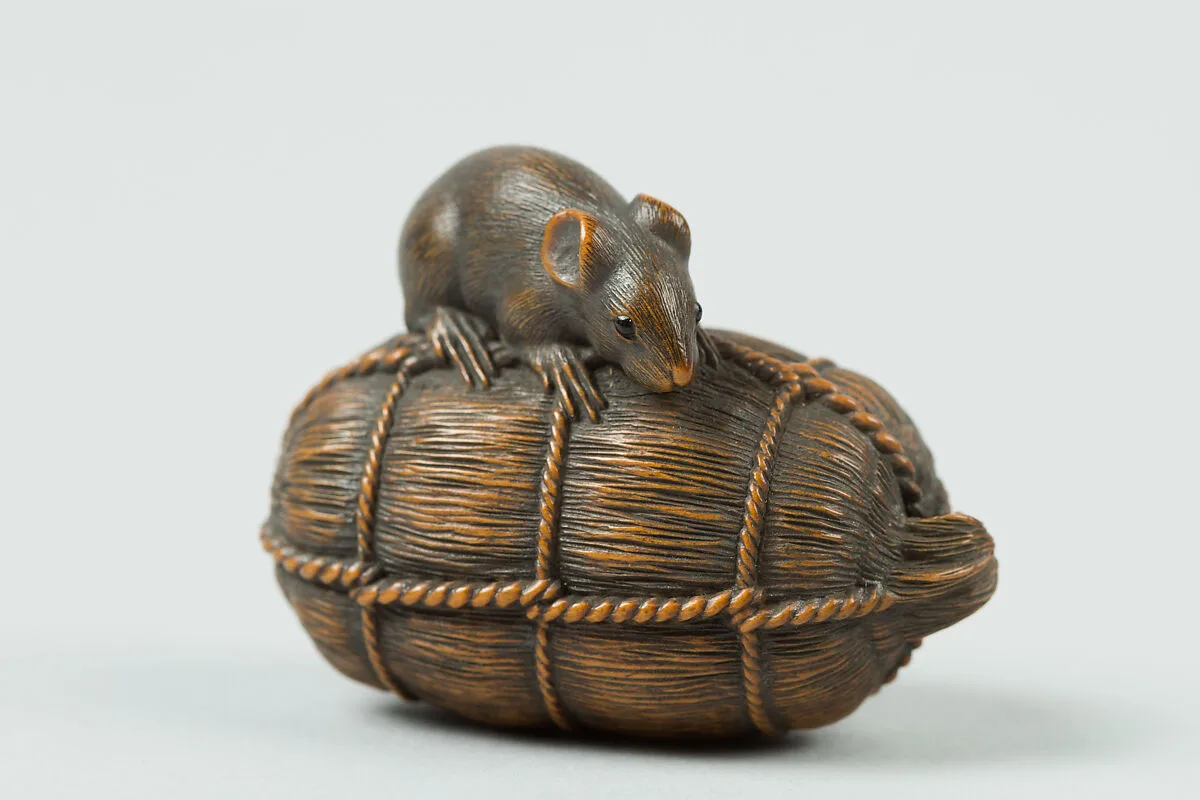 俵鼠木彫根付|Netsuke of Rat on a Bale of Rice — Unknown